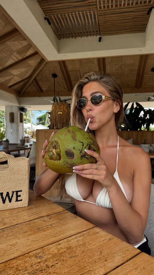 Kara Del Toro instagram photos, Jul 2025 2