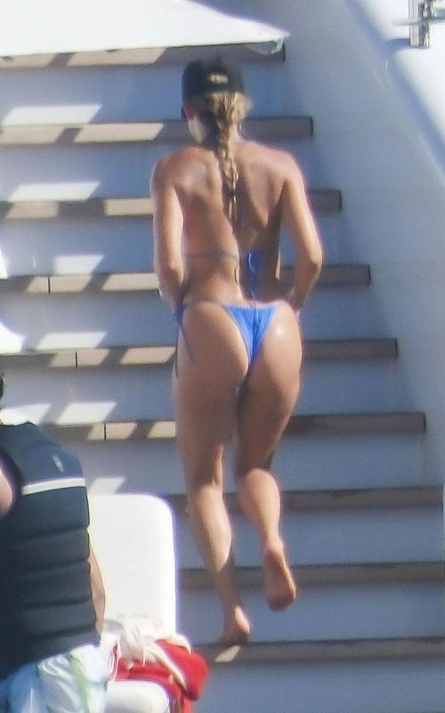 Kate Hudson in blue bikini on yacht Ibiza, July 2025 3