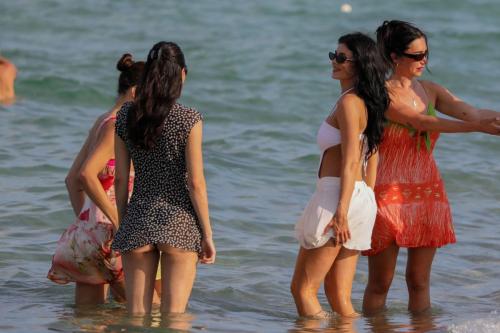 Kylie and Kendall Jenner Party in St. Tropez, July 2025 8