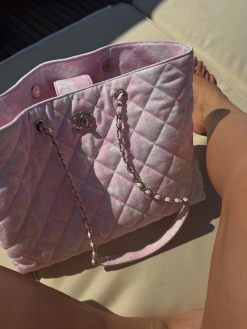 Kylie Jenner Fresh Instagram Fashion Pics, July 2025 3