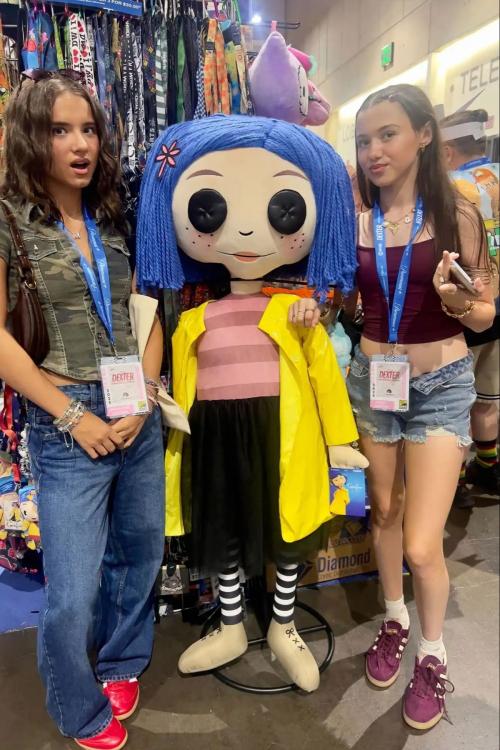 Madeleine and Violet McGraw at Comic-Con, July 2025 1