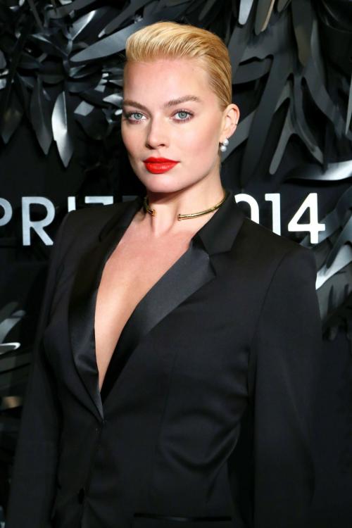 Margot Robbie at Hugo Boss Prize in NYC, Nov 2014