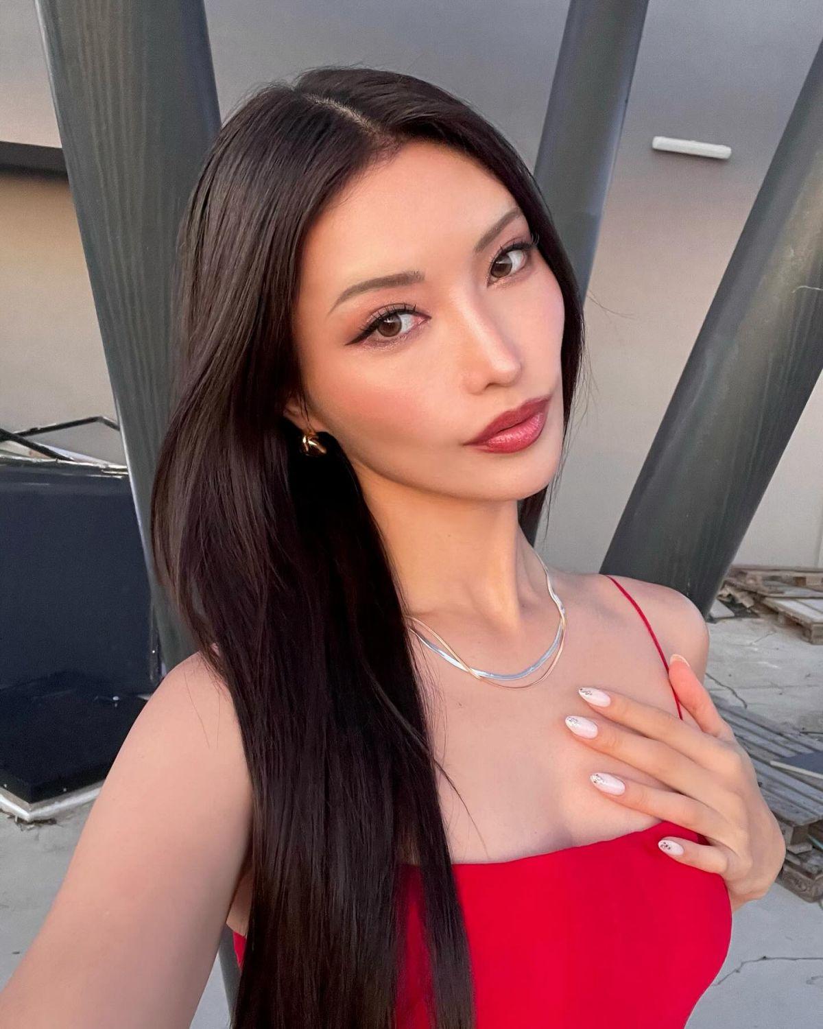 Mika Takeuchi Stylish Instagram Shots July 2025