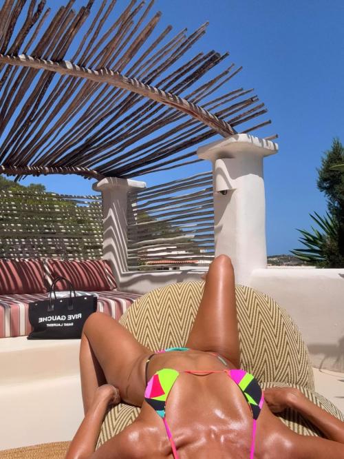 Nazanin Mandi Stylish Instagram Gallery July 2025 1