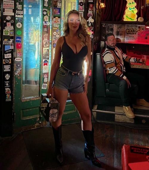 Paige Spiranac shares stylish pics, July 2025 5