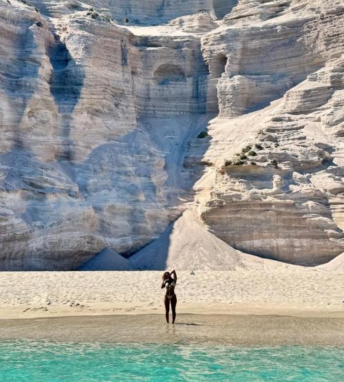 Paola Locatelli Stylish Instagram Shots, July 2025 6