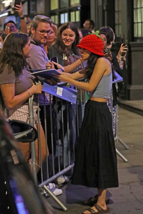 Rachel Zegler Autograph Signing at London Palladium, July 2025 6