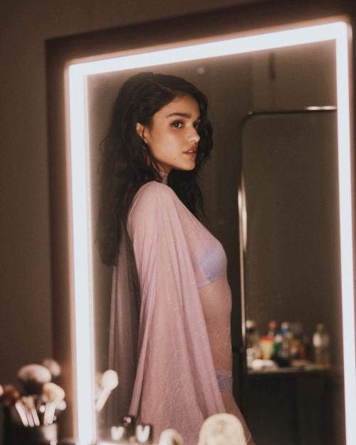 Rachel Zegler Elle UK editorial, July 2025 5