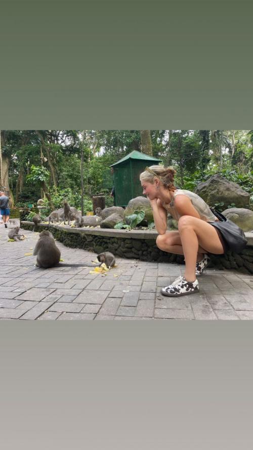 Samara Weaving posts playful Instagram shots, July 2024 3