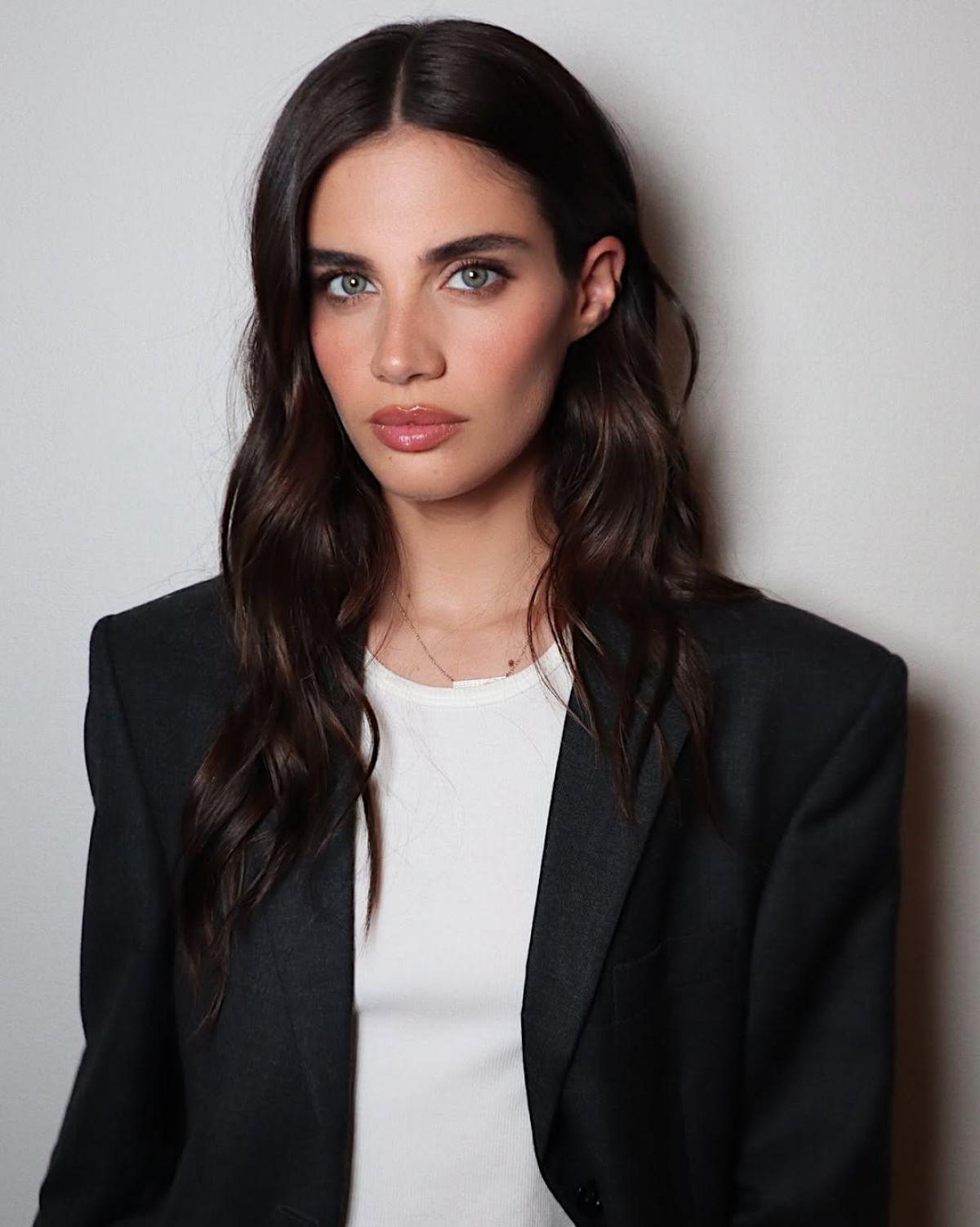 Sara Sampaio Classy Instagram Photos, July 2025