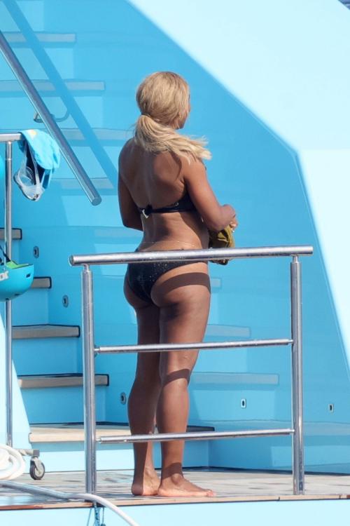 Serena Williams in Bikini at Sardinia Yacht, June 2025 1