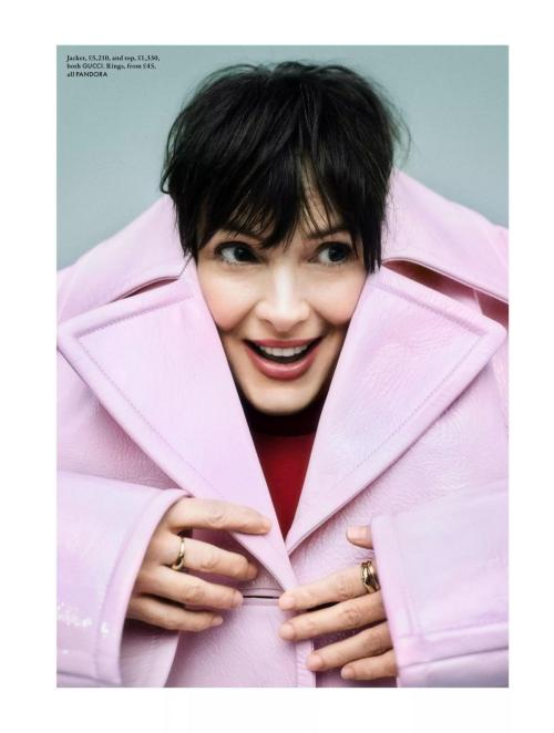 Winona Ryder chic in Elle UK magazine, September 2025 3