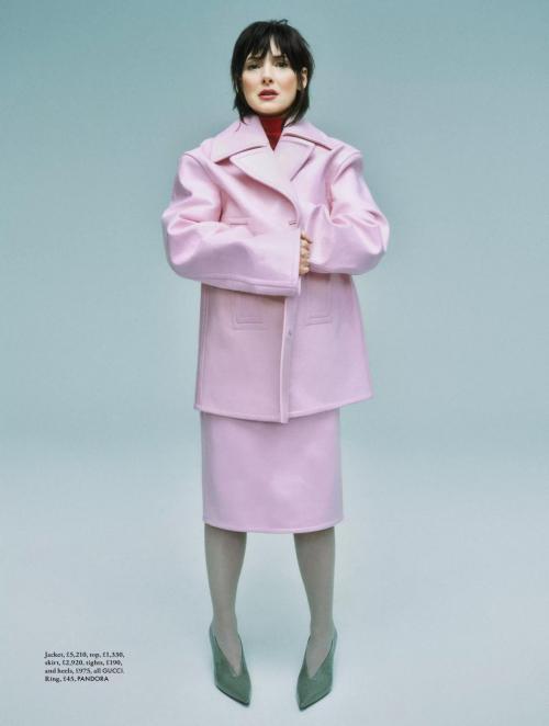 Winona Ryder chic in Elle UK magazine, September 2025 4