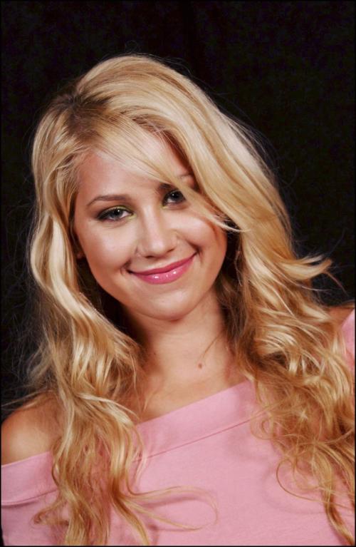 Anna Kournikova at World Music Awards 2003 3