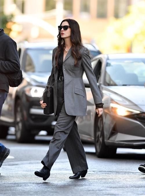 Anne Hathaway on set of The Devil Wears Prada 2 NYC, August 2025 4