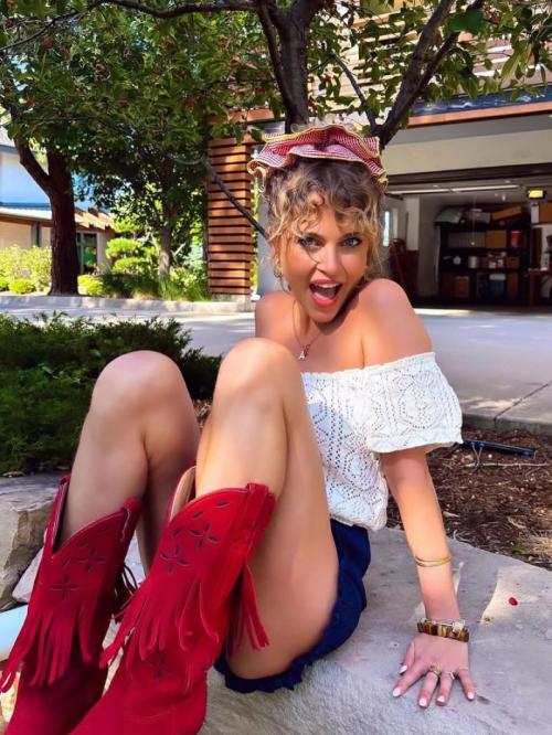 Anne Winters Instagram pics, August 2025 1