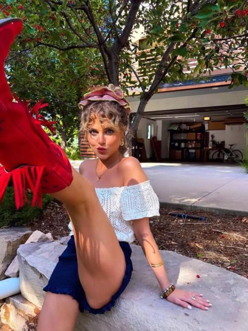 Anne Winters Instagram pics, August 2025 3