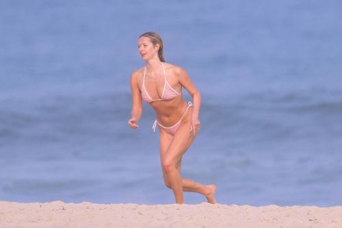Apple Martin in Bikini at The Hamptons, August 2025 6