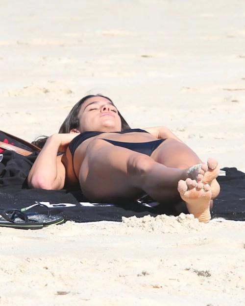 Bruna Marquezine bikini Sao Conrad beach, August 2025 6