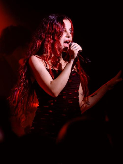 Ellise Gitas performs at Moroccan Lounge LA, August 2025 1