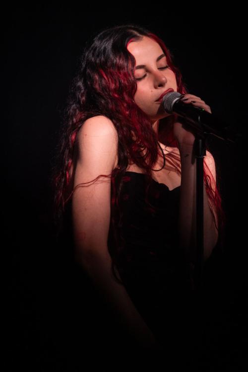 Ellise Gitas performs at Moroccan Lounge LA, August 2025 5