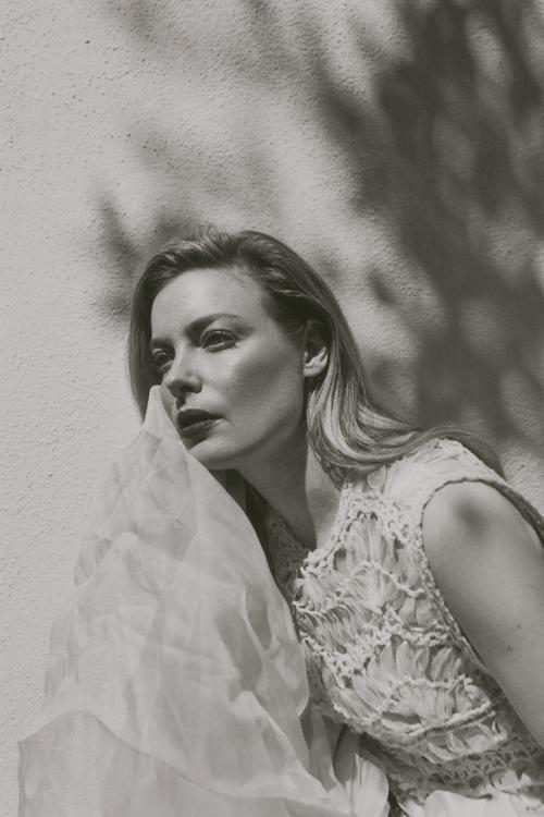 Gillian Jacobs Glamour Mexico Feature, August 2025 1