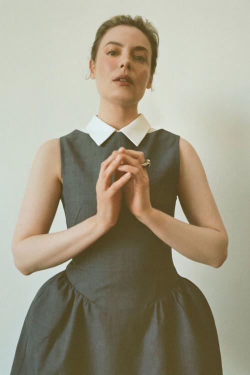 Gillian Jacobs Glamour Mexico Feature, August 2025 2