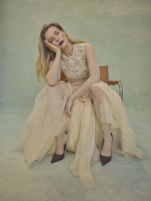 Gillian Jacobs Glamour Mexico Feature, August 2025 7