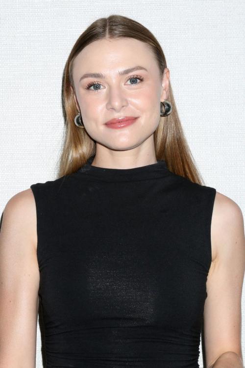 Hayley Erin at Y&R fan event Burbank, August 2025 1