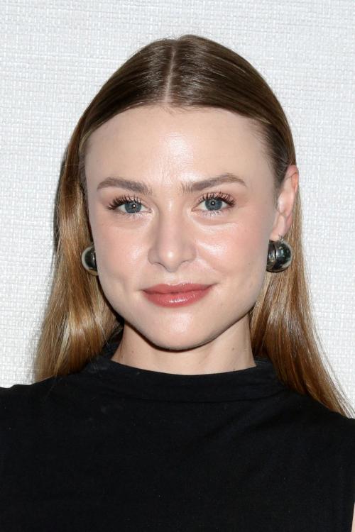 Hayley Erin at Y&R fan event Burbank, August 2025 2
