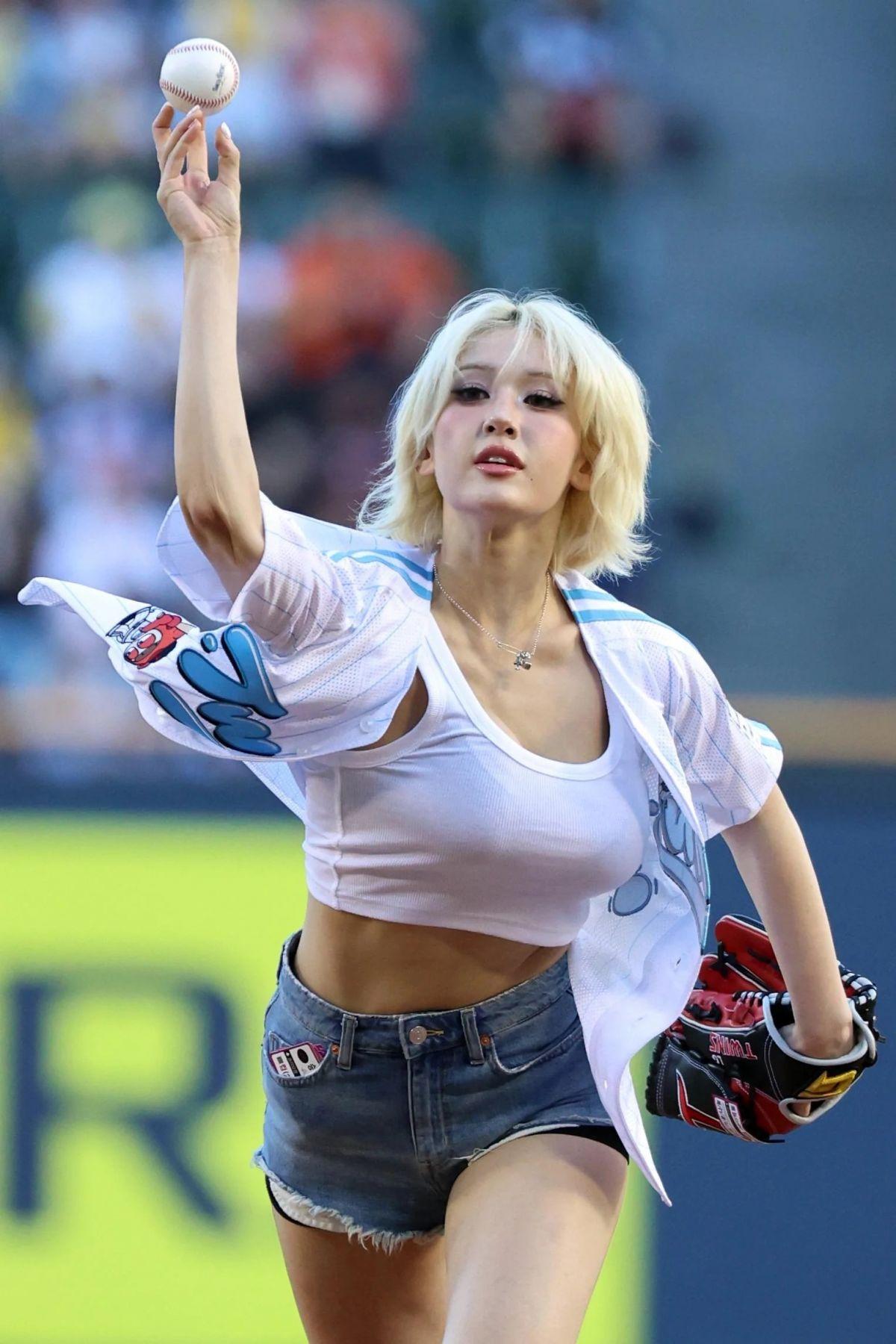 Jean Somi First Pitch LG Twins Game Seoul, August 2025