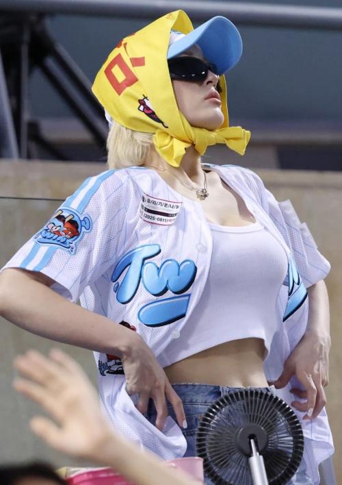Jean Somi First Pitch LG Twins Game Seoul, August 2025 1