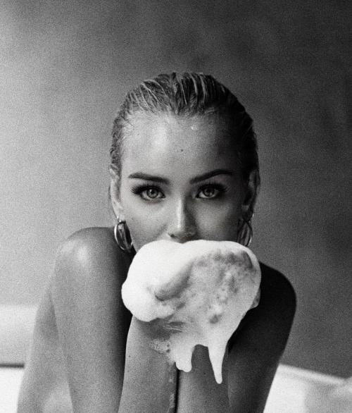 Julia Cavanagh Instagram pics, August 2025 3