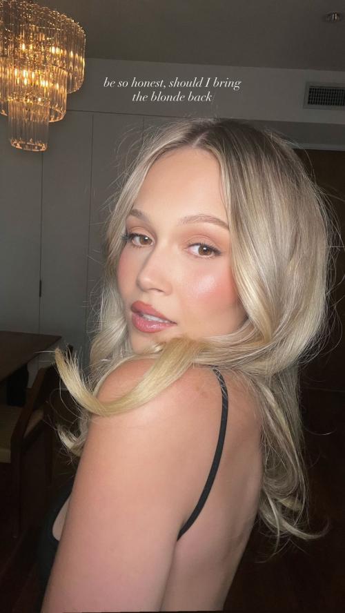 Kelli Berglund shows off Instagram photos, August 2025 2