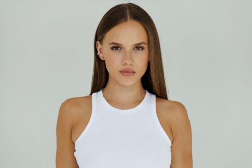 Kristina Shmidt in a chic photoshoot, July 2025 8