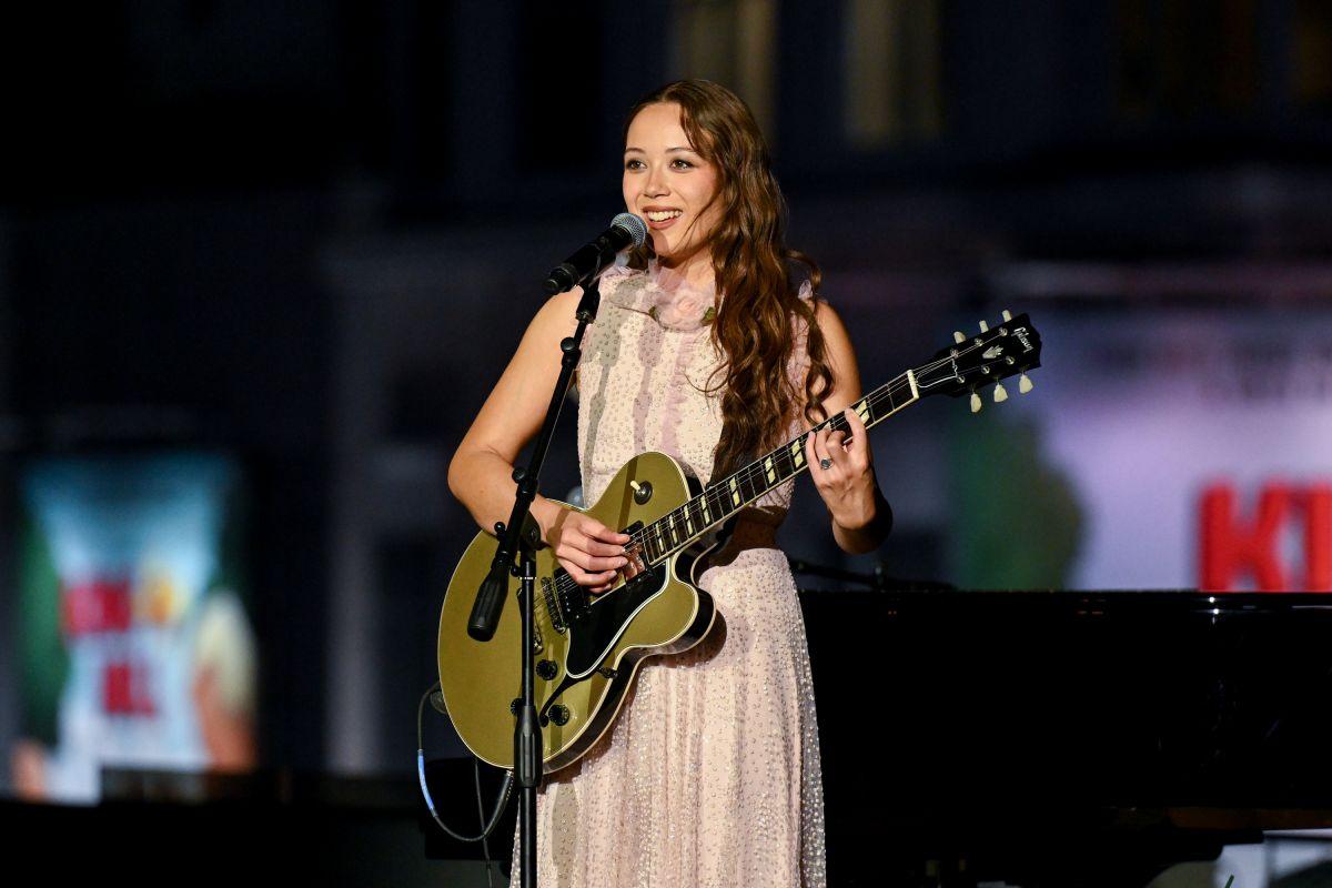 Laufey performs at The Drop Grammy Museum, August 2025