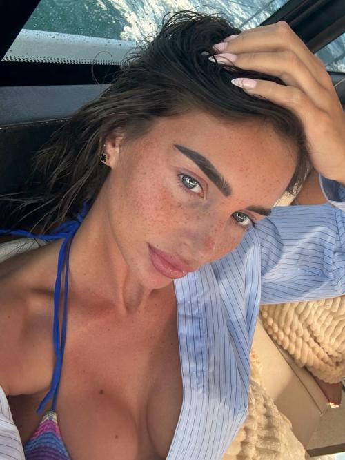 Maddy Cheary stuns in Instagram photo, August 2025 2