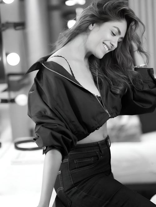 Mrunal Thakur in black and white photoshoot, Aug 2025 1