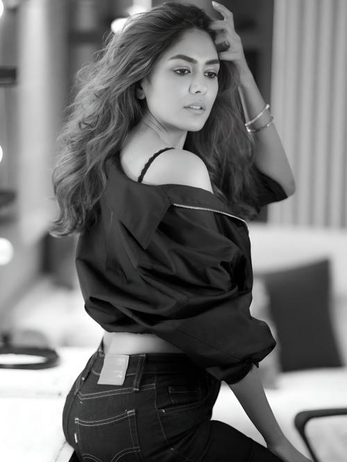 Mrunal Thakur in black and white photoshoot, Aug 2025 3