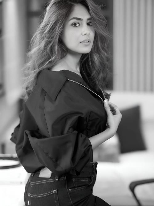 Mrunal Thakur in black and white photoshoot, Aug 2025 5