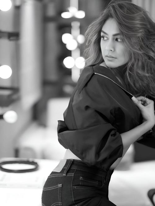 Mrunal Thakur in black and white photoshoot, Aug 2025 6