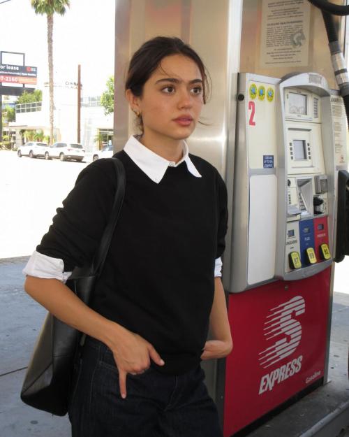 Nailea Devora Uniqlo USA campaign, August 2025 4