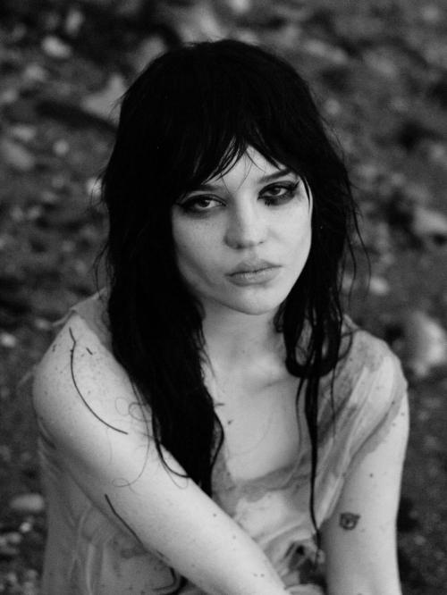 Sophie Thatcher at a Photoshoot, August 2025 6