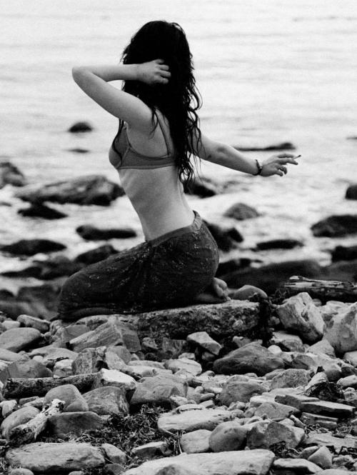 Sophie Thatcher at a Photoshoot, August 2025 8