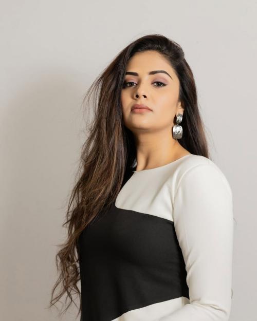 Sreemukhi in Bigg Boss Agnipariksha photoshoot, August 2025 17