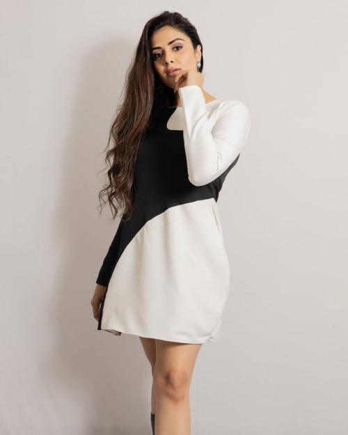 Sreemukhi in Bigg Boss Agnipariksha photoshoot, August 2025 8