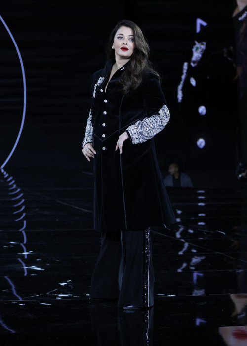 Aishwarya Rai at Le Defile You’re Worth It L’Oreal Paris Show, September 2025 6