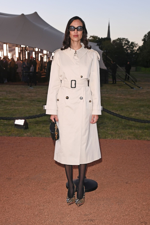 Alexa Chung at Burberry fashion show LFW London, September 2025 3