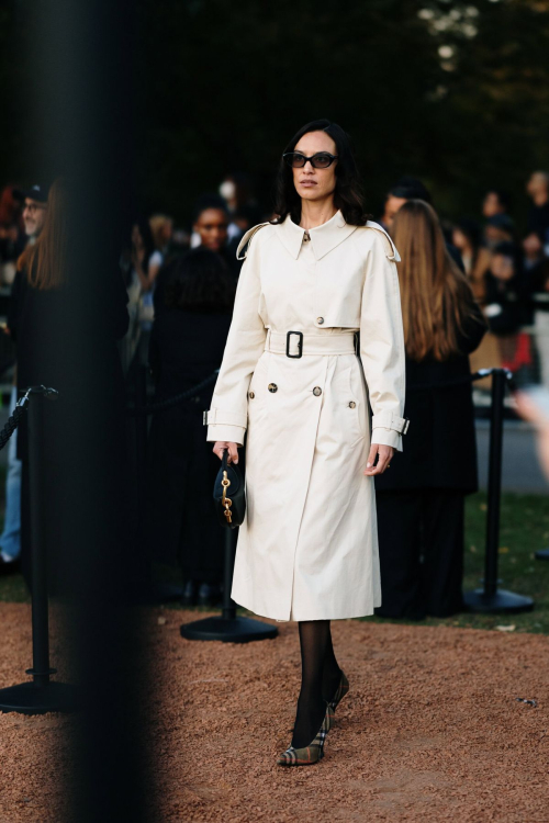 Alexa Chung at Burberry fashion show LFW London, September 2025 4