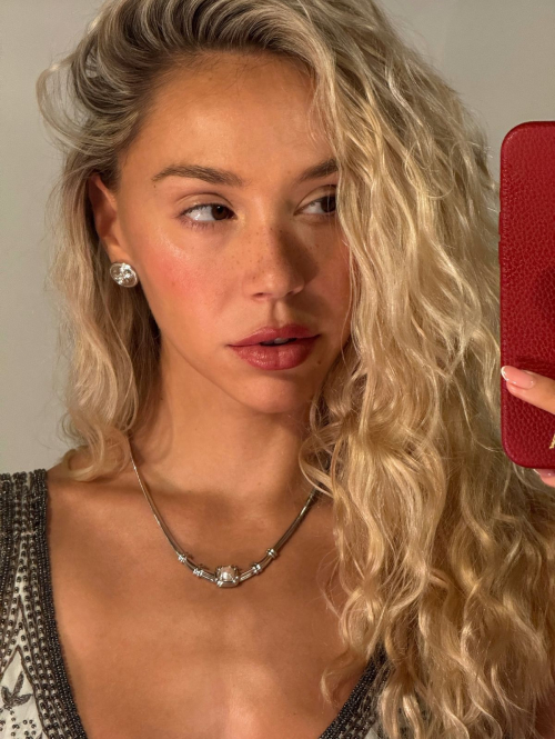 Alexis Ren for Sereia Jewelry, September 2025 5
